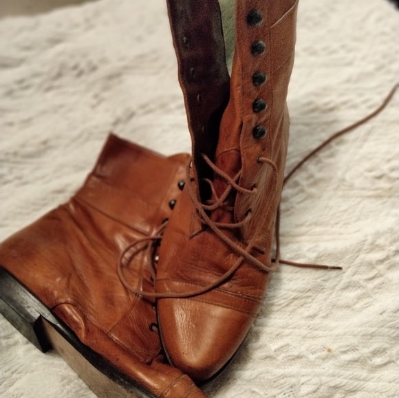 Boots - Picture 2 of 4